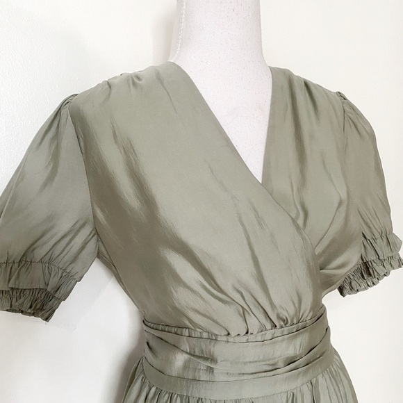 SEE U SOON SAGE GREEN SHORT SMOCKED PEASANT SLEEVE SURPLICE MAXI DRESS - XS - Picture 4 of 8
